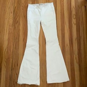 WHITE FLARE FREE PEOPLE JEANS